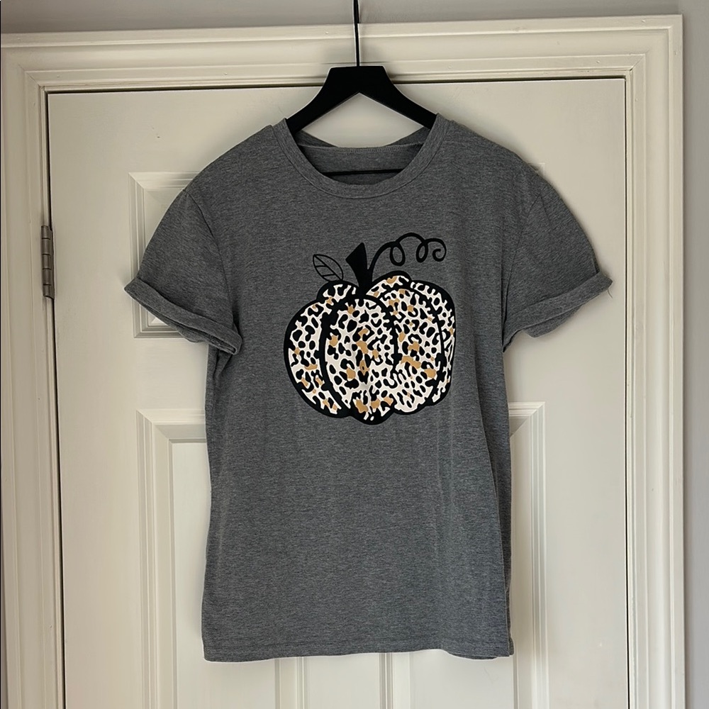 Leopard Pumpkin Graphic Gray Women's Tee